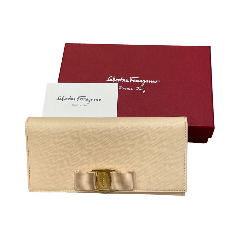 salvatore ferragamo • vara bow continental wallet